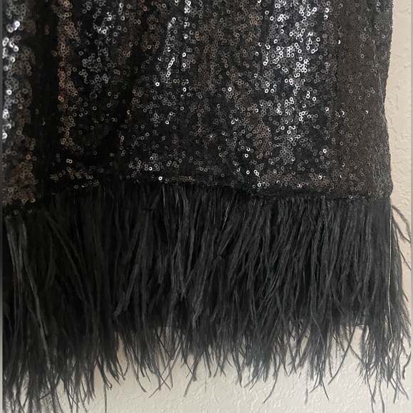 GUESS black sequin dress with sweetheart cut and feathers Keyhole Back Size 4 - Picture 3 of 10
